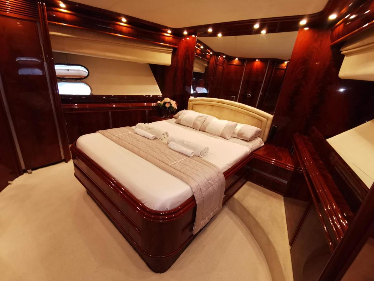 Bateau-hôtel Rent Luxury Motor Yacht