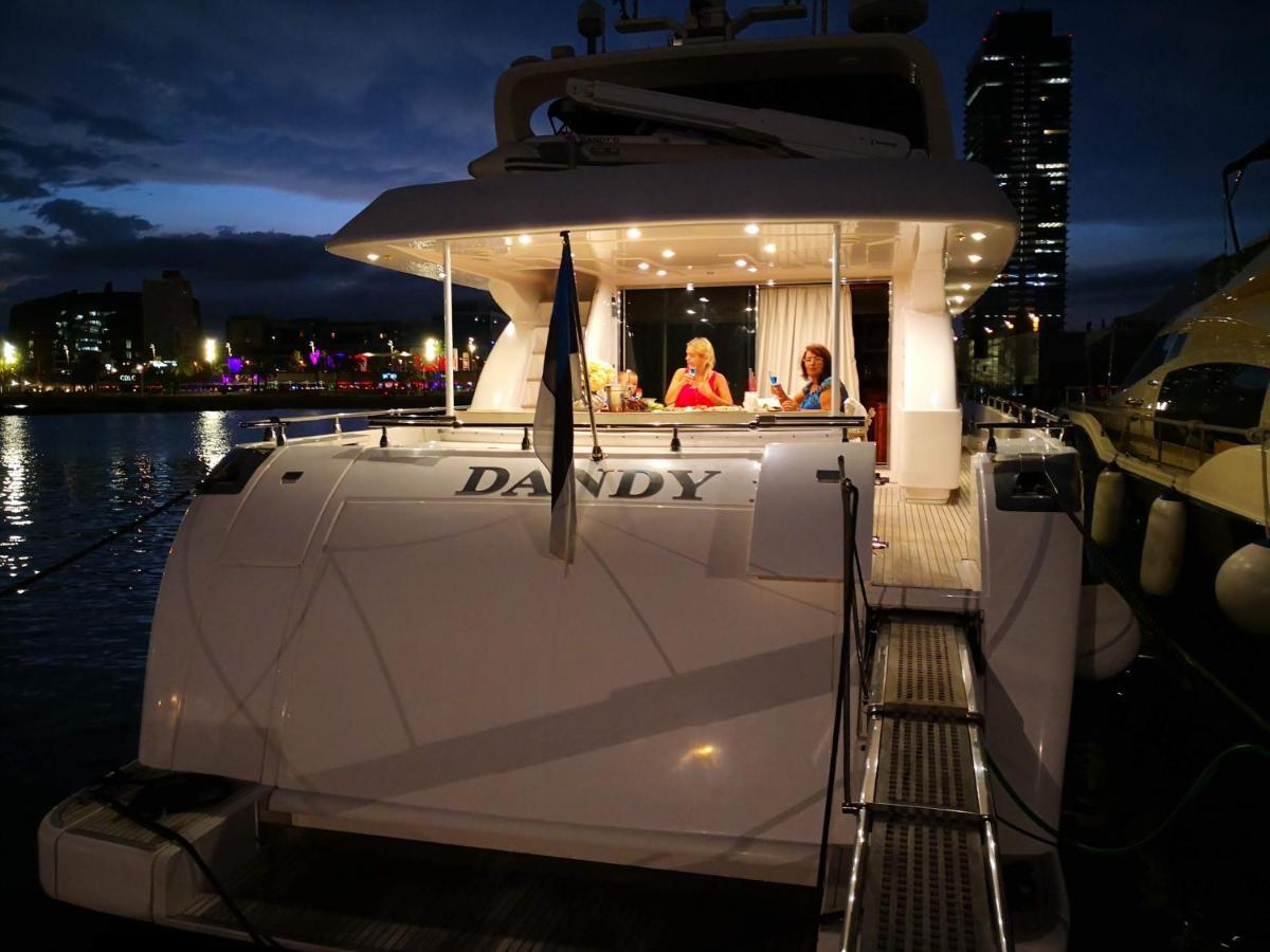 Bateau-hôtel Rent Luxury Motor Yacht Barcelone