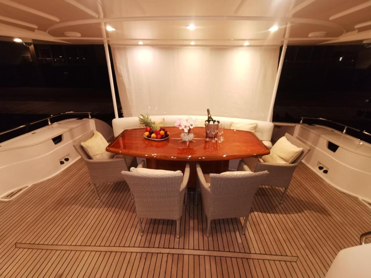 Rent Luxury Motor Yacht Barcelone